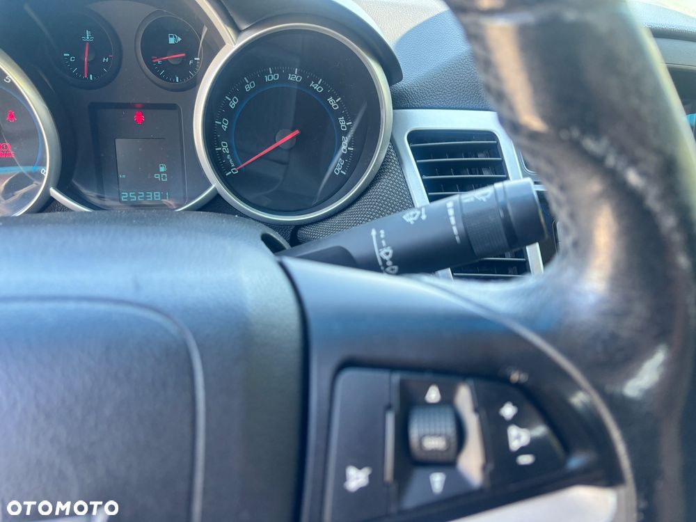 Chevrolet Cruze 1.6 LS - 11