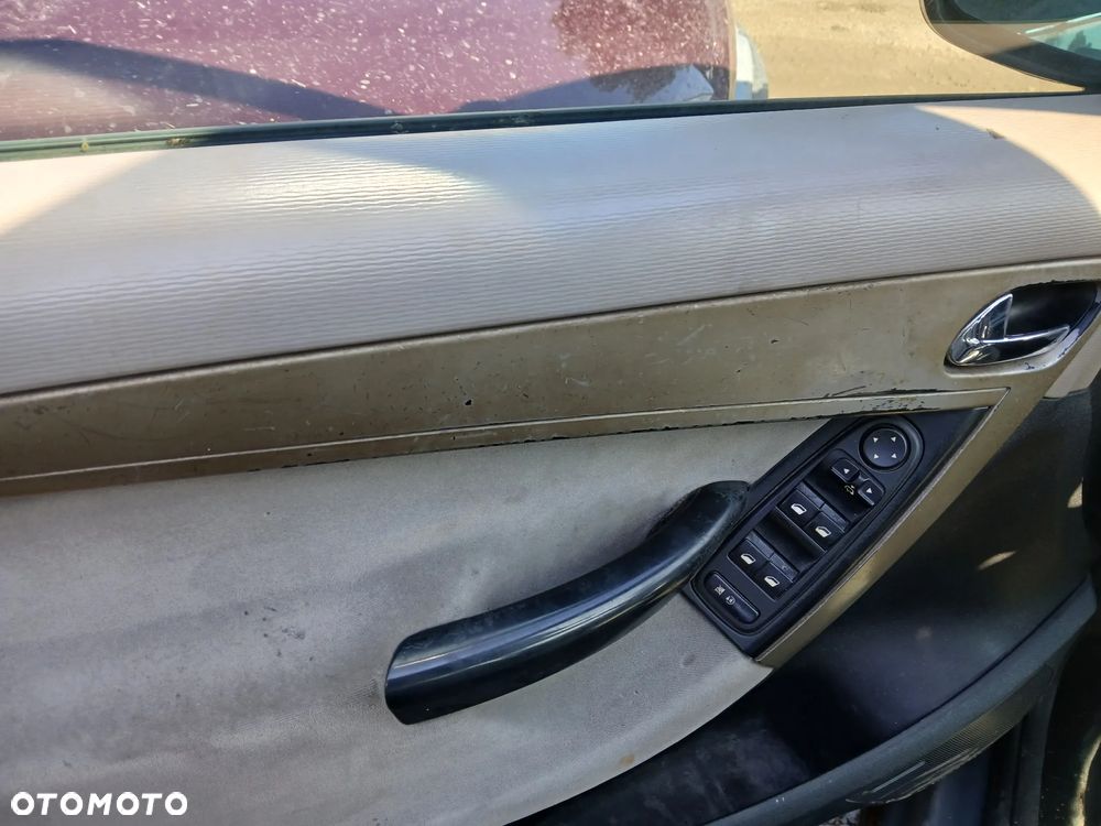 citroen C4 picasso EZWD fotel fotele kanapa deska kokpit podsufitka boczek boczki klamka - 3