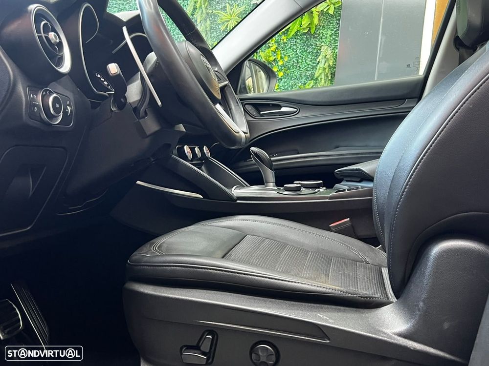Alfa Romeo Stelvio 2.2 D TI AT8 - 13