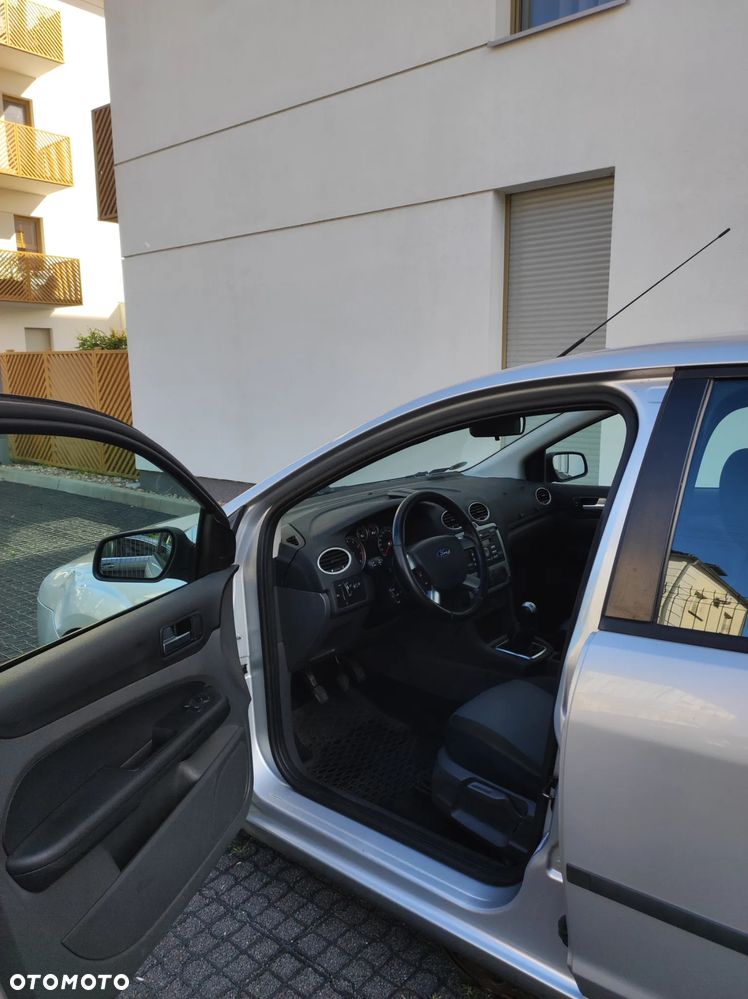 Ford Focus 1.6 16V Style - 6