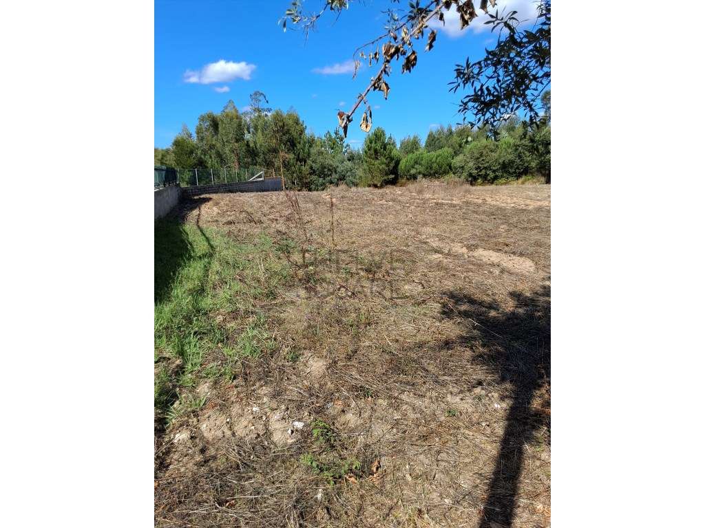 Terreno com 1.230 m2 em Leiria - Grande imagem: 3/5