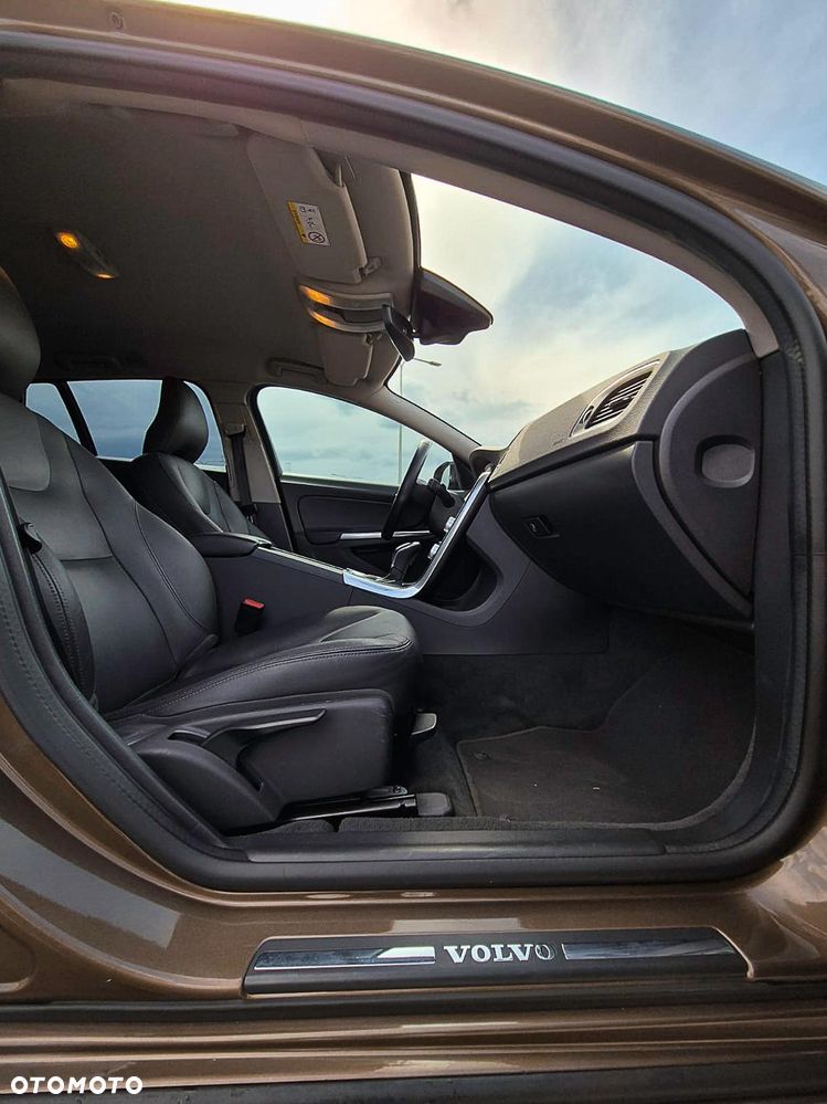 Volvo V60 Cross Country T5 AWD Momentum - 8