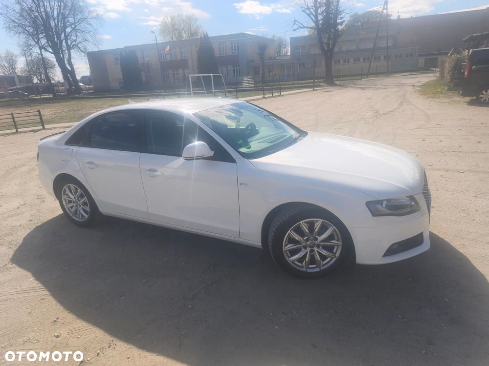 Audi A4 Limousine - 14