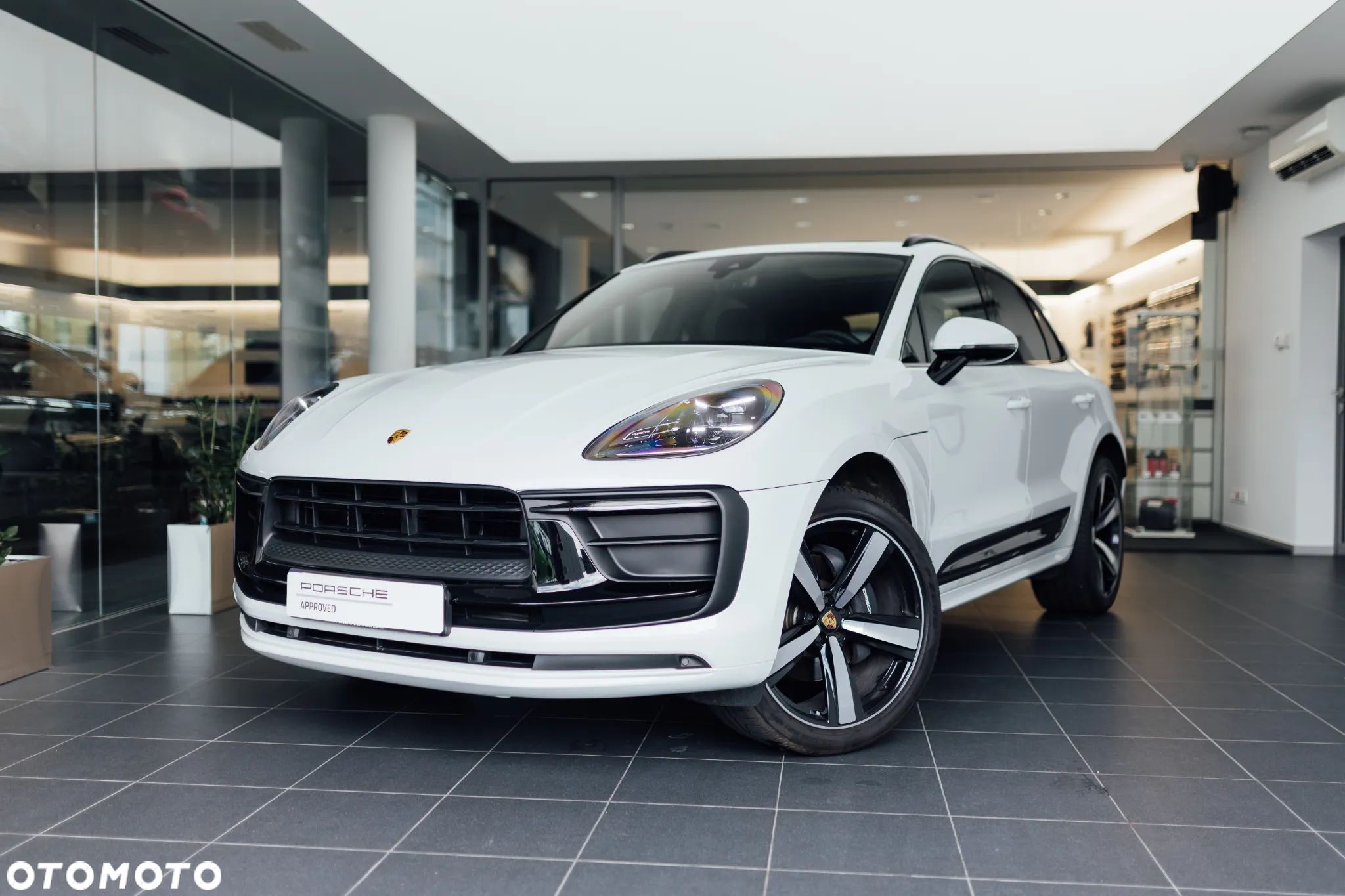 Porsche Macan Standard - 1