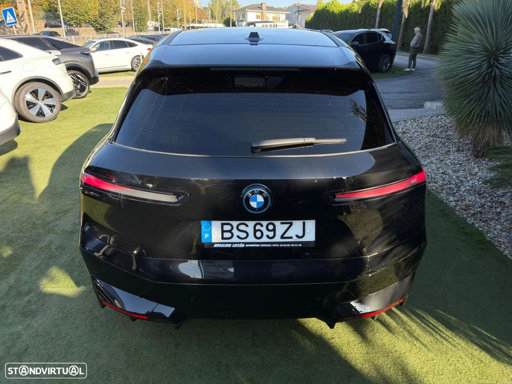 BMW iX xDrive 40 Pack Desportivo - 14
