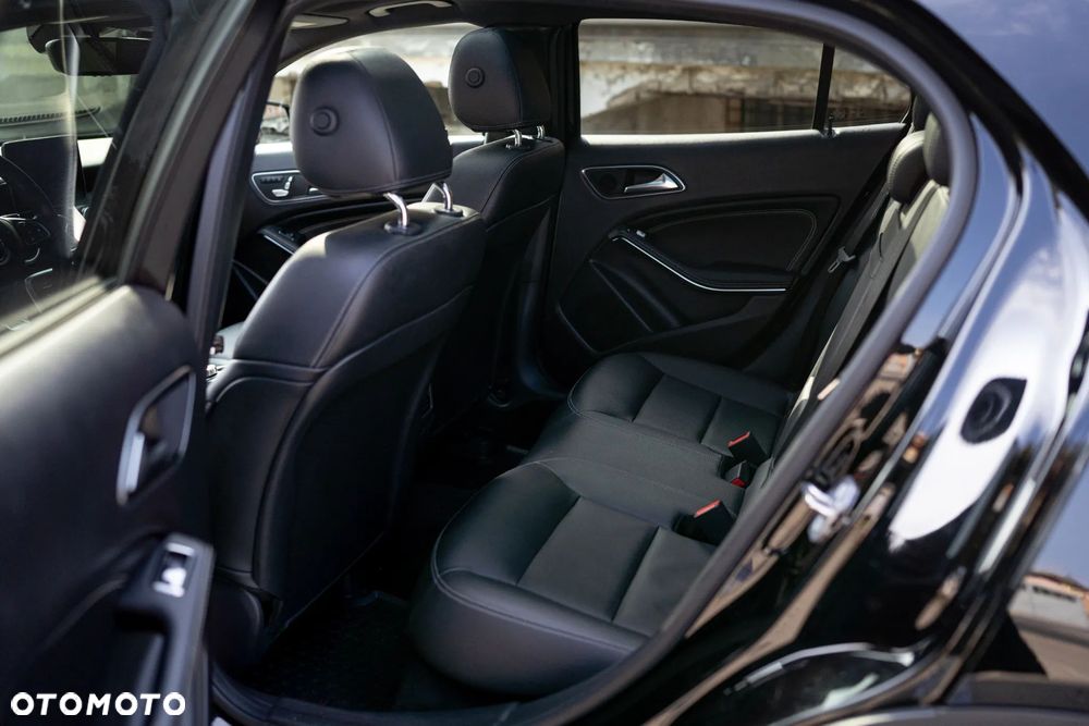 Mercedes-Benz GLA 250 7G-DCT UrbanStyle Edition - 5