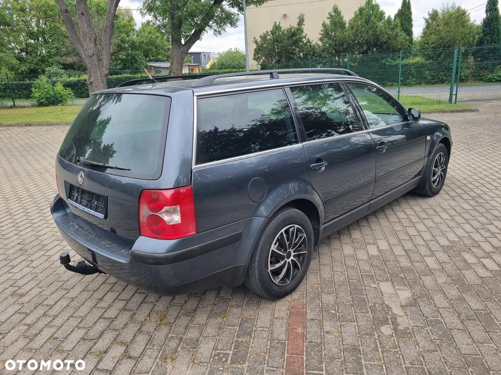 Volkswagen Passat 1.6 Comfortline Family - 6