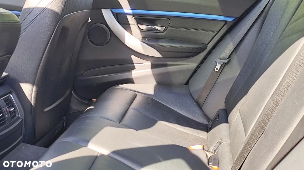 BMW Seria 3 330i xDrive Edition M Sport Shadow - 16