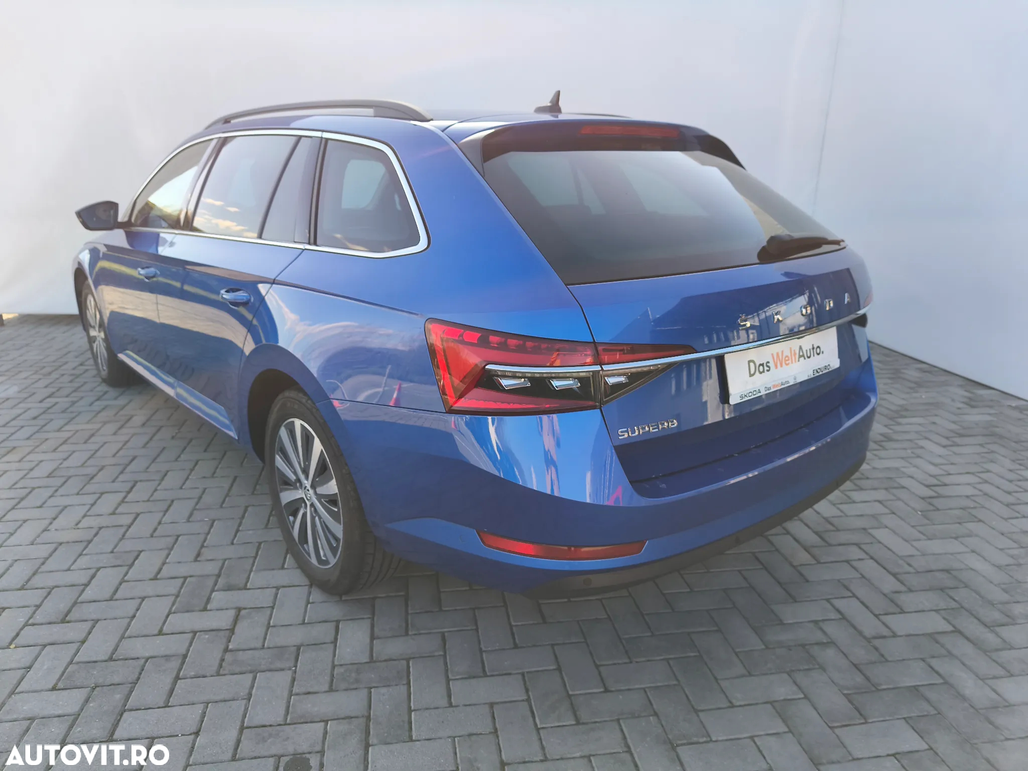 Skoda Superb Combi 2.0 TDI DSG Ambition - 4