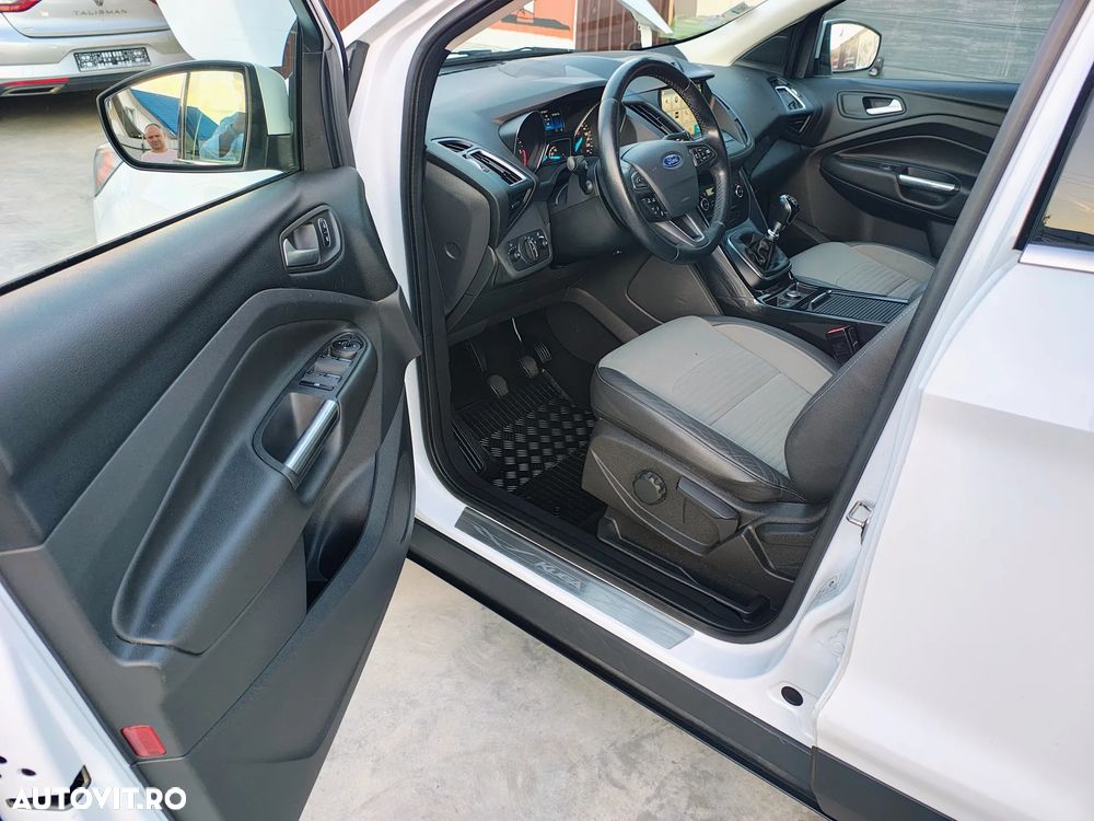 Ford Kuga 1.5 TDCi 2x4 Titanium - 16