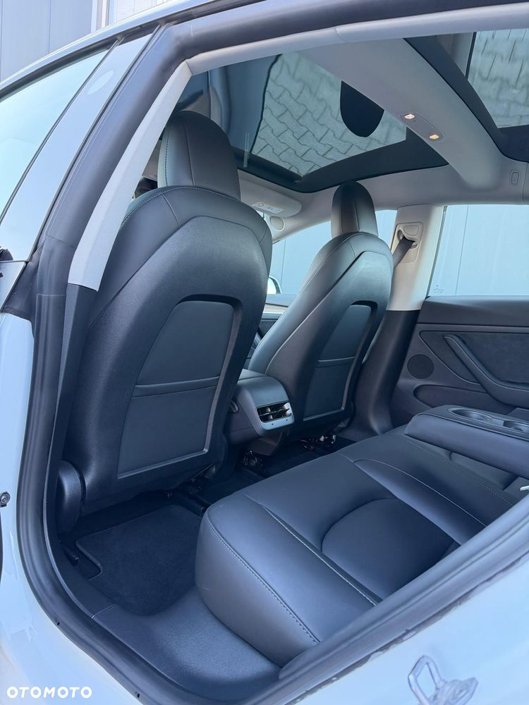 Tesla Model 3 - 21
