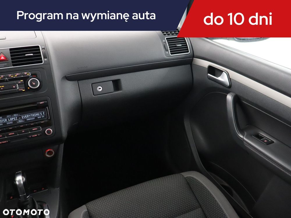 Volkswagen Touran - 10