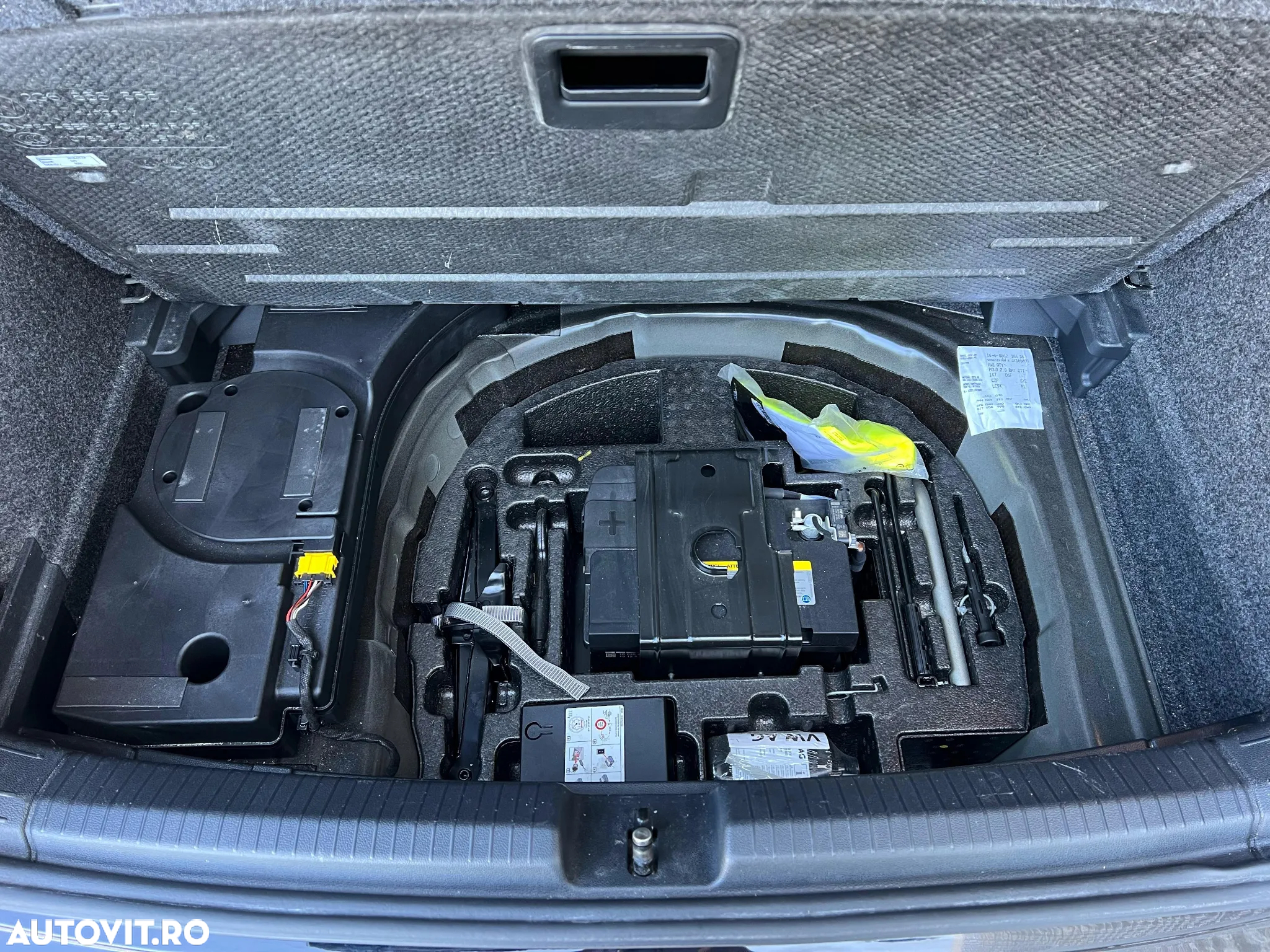Volkswagen Polo 2.0 TSI DSG GTI - 36