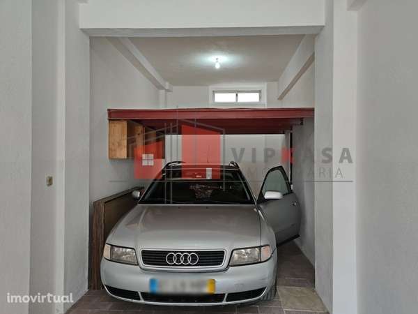 Garagem independente, portão basculante para 2 viaturas - Grande imagem: 2/6