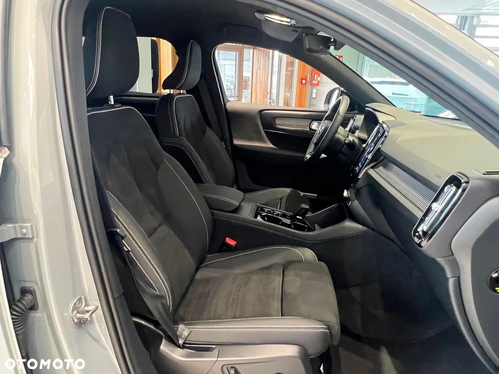 Volvo XC 40 B4 AWD Plus Dark - 17
