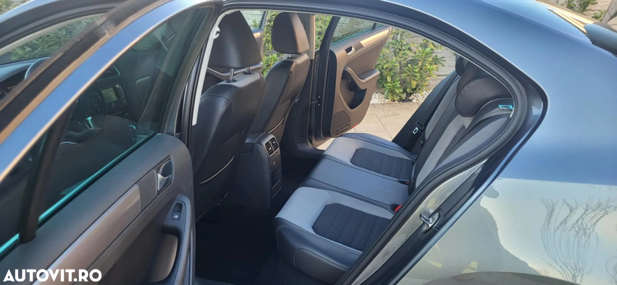 Volkswagen Jetta - 12