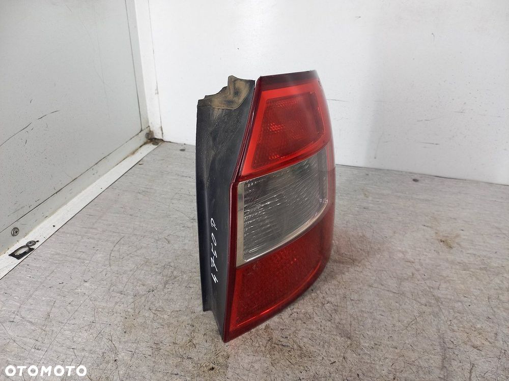 LAMPA TYLNA PRAWA AUDI A4 B6 8E994509612S KOMBI - 4