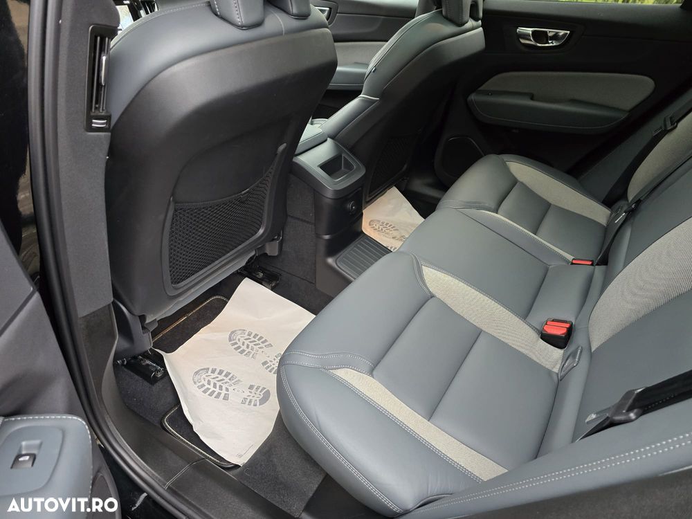 Volvo XC 60 Recharge T6 Twin Engine eAWD R-Design Expression - 26