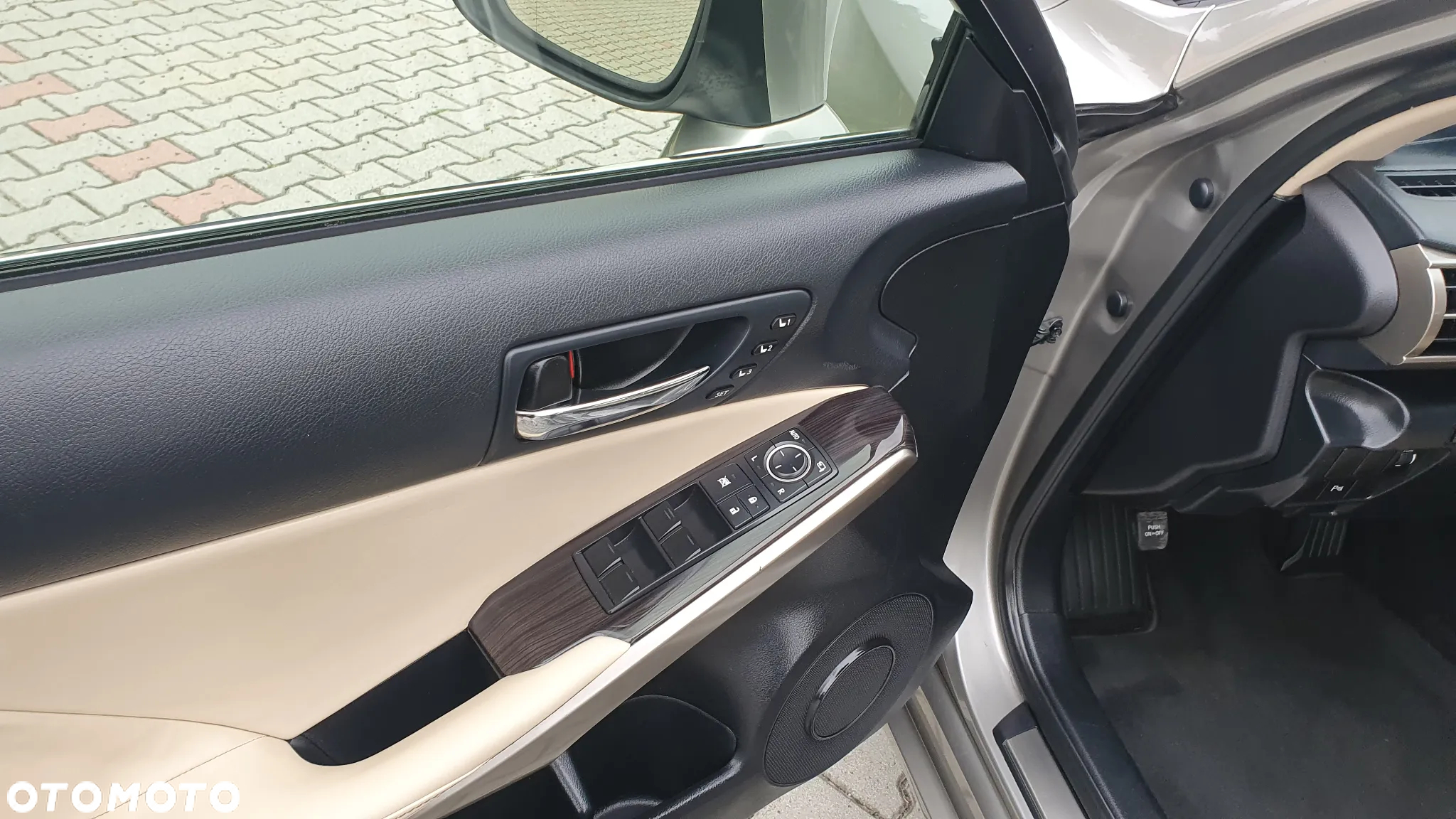 Lexus IS 300h Business Edition - 2
