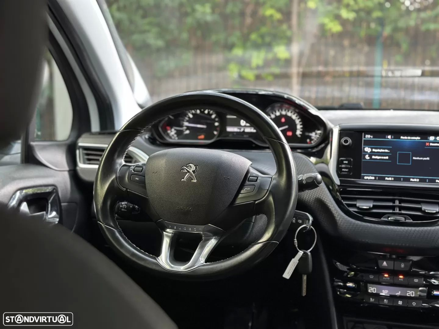 Peugeot 208 1.2 PureTech Allure EAT6 - 23