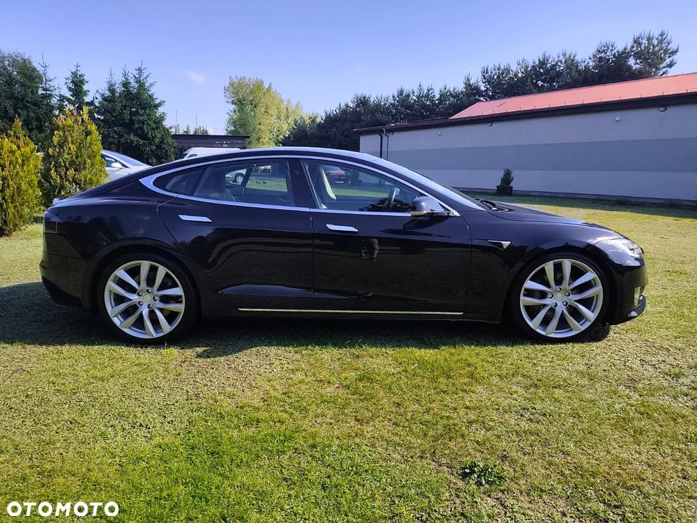 Tesla Model S - 8