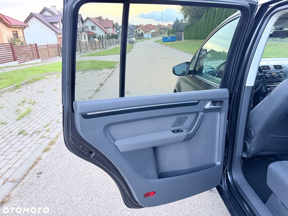 Volkswagen Touran - 24