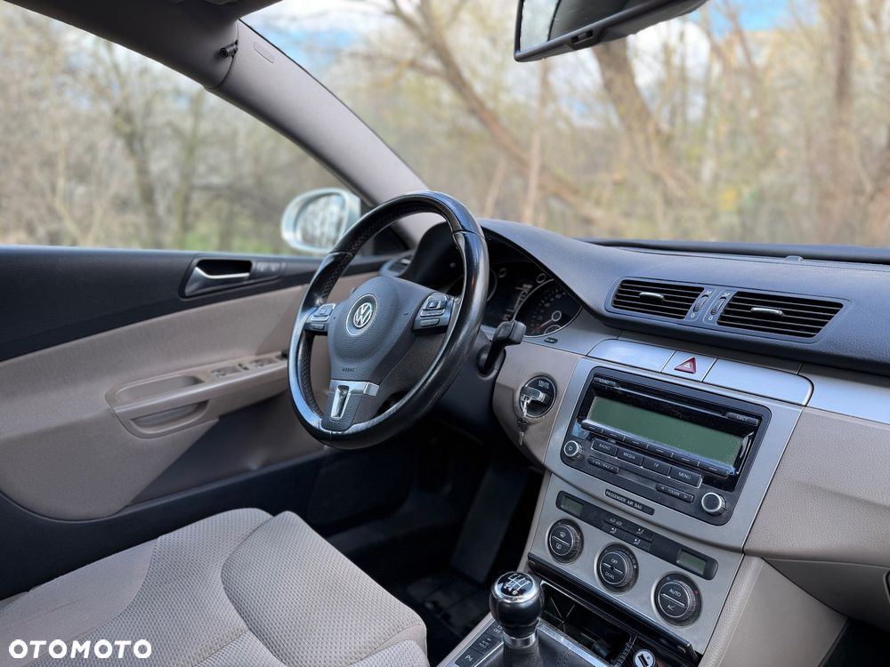 Volkswagen Passat 2.0 TDI Comfortline - 25
