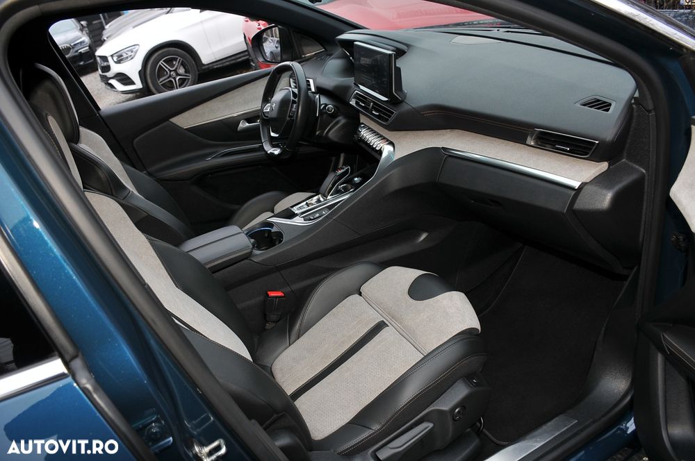 Peugeot 3008 Plug-In Hybrid 225 e-EAT8 GT - 8