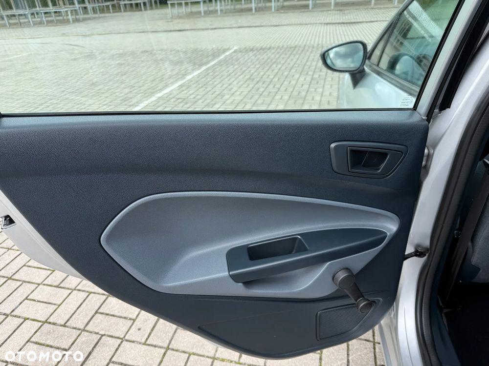 Ford Fiesta 1.25 Ambiente - 32