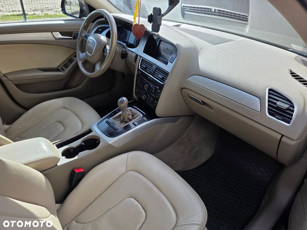 Audi A4 Avant 2.0 TDI - 28