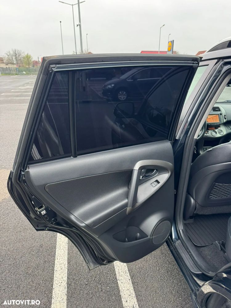 Toyota RAV4 2.2 D-4D 4x4 Automatik Executive - 11