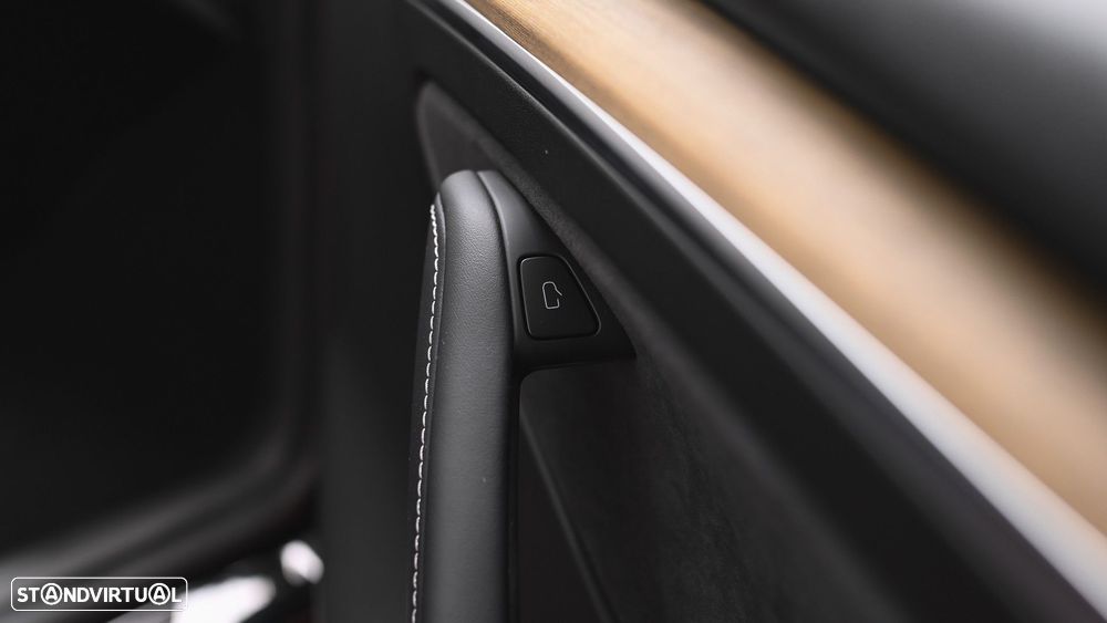 Tesla Model Y Tração Traseira - 32