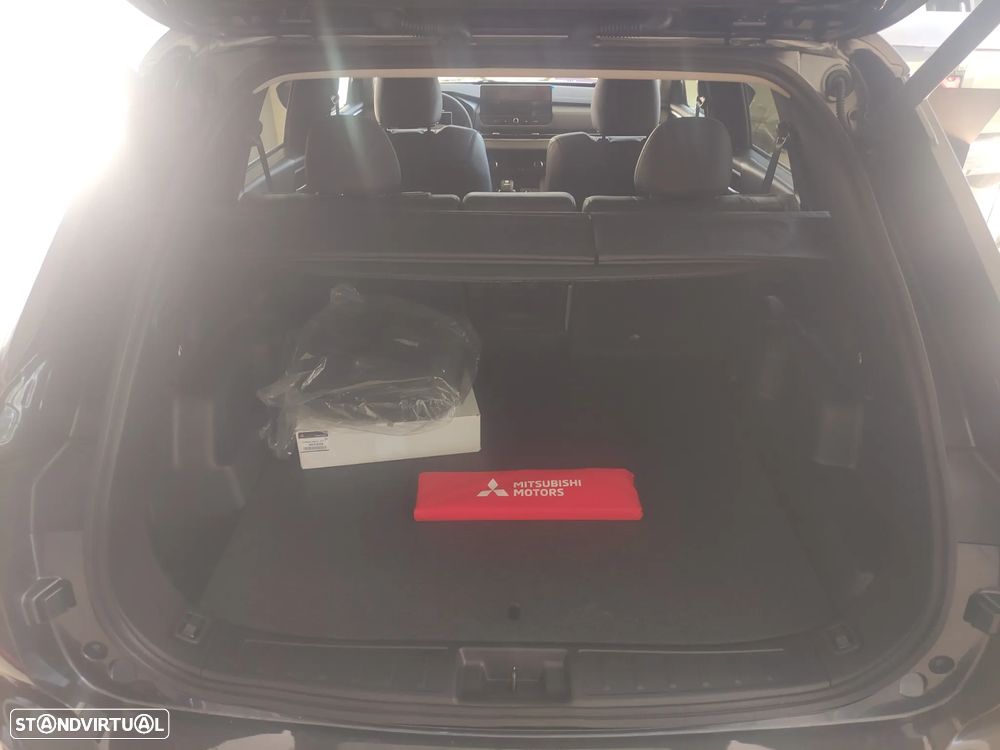 Mitsubishi Outlander - 10
