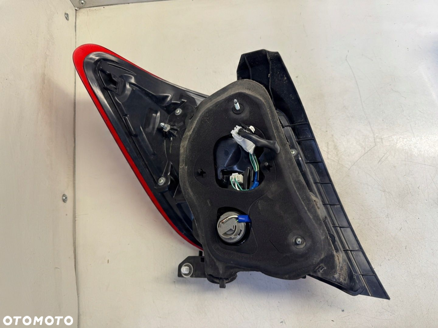 TOYOTA YARIS III LIFT LAMPA PRAWY TYŁ LED - 14