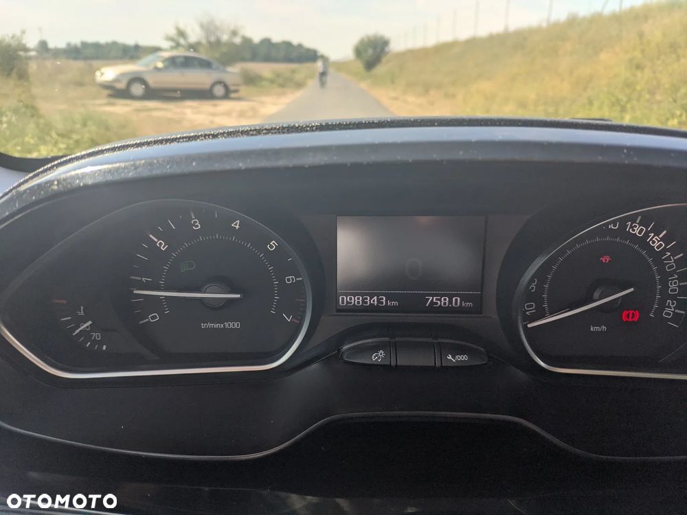 Peugeot 2008 1.2 Pure Tech Style - 5