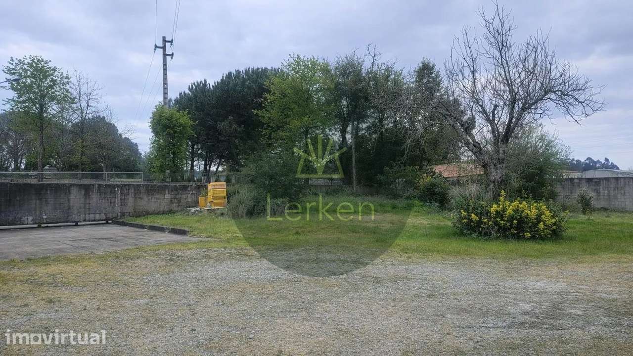 Terreno de 3.000 m² com Armazém de 500 m2 – S. Simão | V. N. Famalição - Grande imagem: 2/5