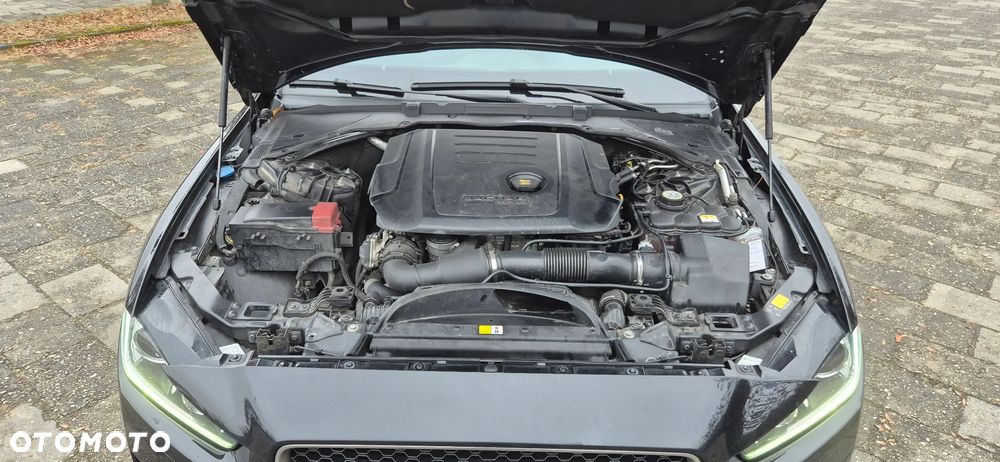 Jaguar XE 2.0 D Prestige - 14