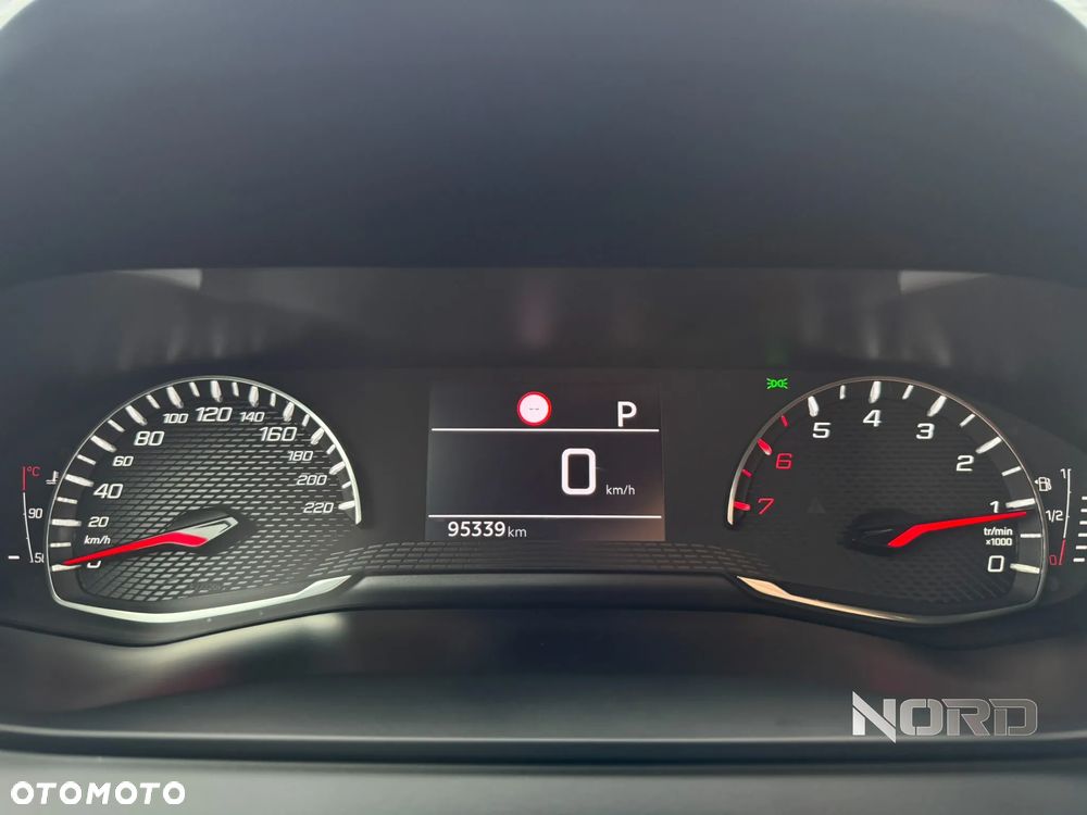 Peugeot 2008 PureTech 130 EAT8 Allure - 29