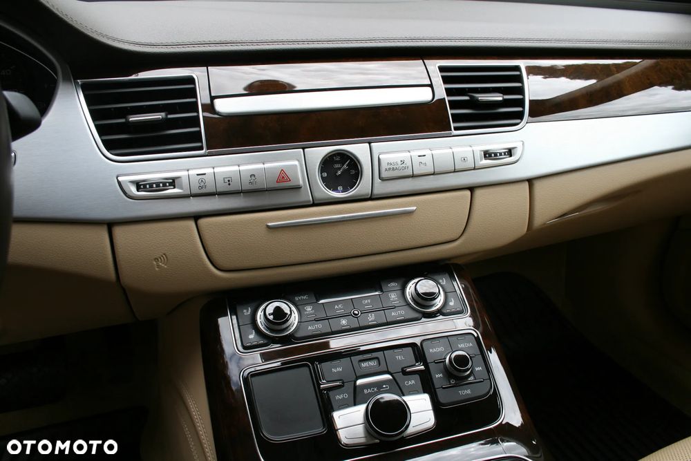 Audi A8 - 30