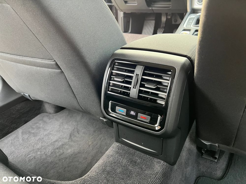 Volkswagen Passat - 25