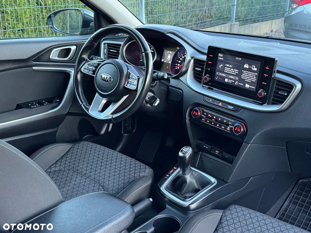 Kia Ceed 1.6 CRDi mHEV M - 21