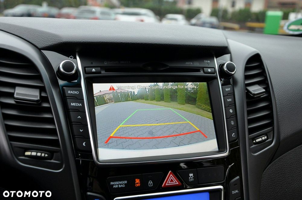 Hyundai i30 1.6 GDI Turbo Luxury - 32