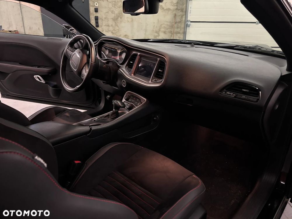 Dodge Challenger - 17