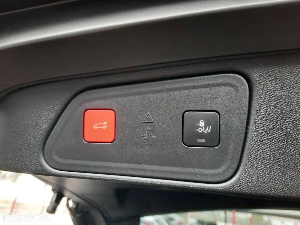 Peugeot 3008 1.6 Hybrid4 GT Line e-EAT8 - 54