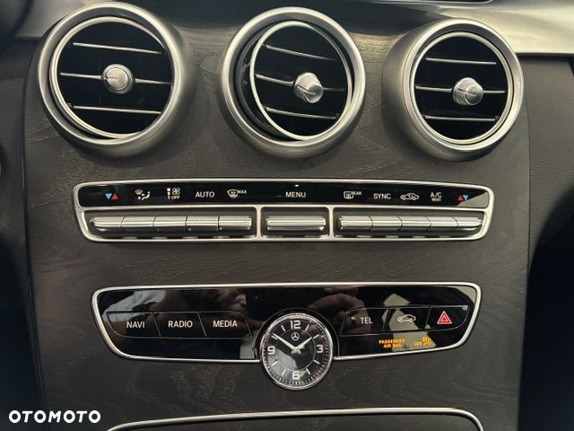 Mercedes-Benz Klasa C 300 4Matic 9G-TRONIC AMG Line - 25