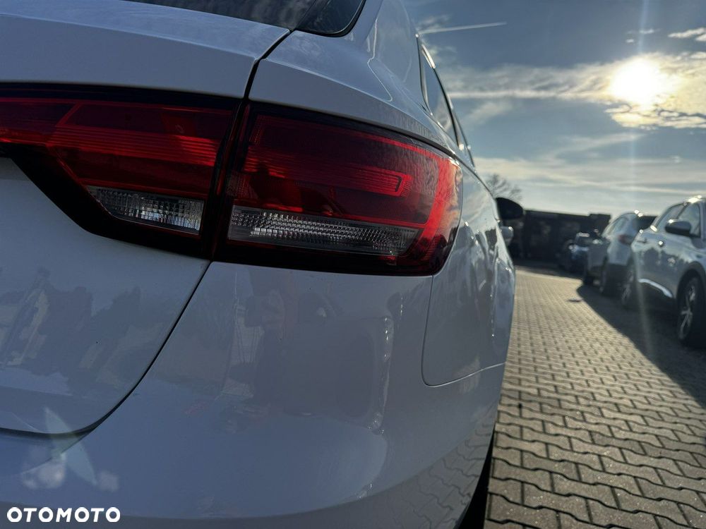 Audi A4 Avant 2.0 TDI S tronic - 10