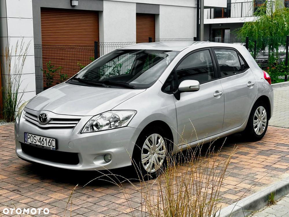 Toyota Auris 2.0 D-4D Luna - 1