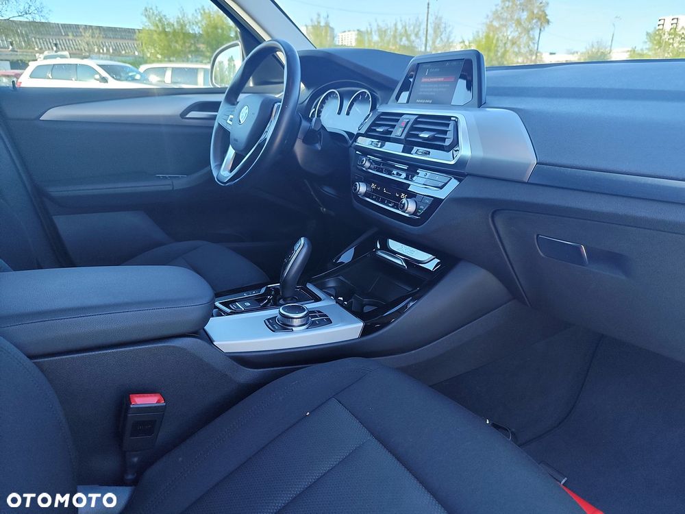 BMW X3 xDrive20i Advantage - 11