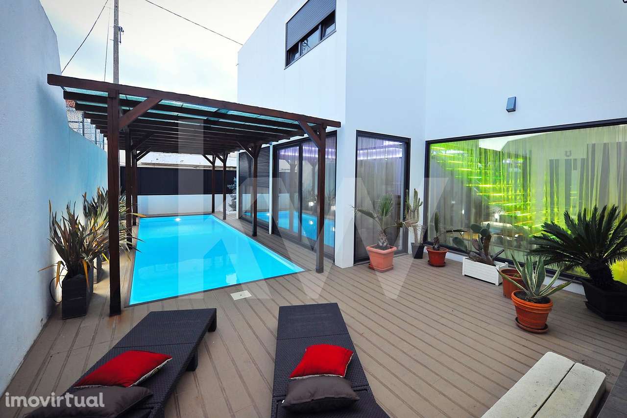 Uma moradia T3+1 que é uma Jóia escondida na Amoreira - Estoril - Grande imagem: 5/35