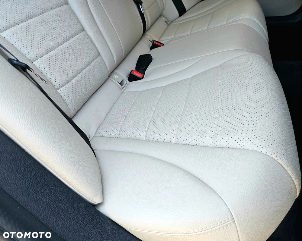 Mercedes-Benz Klasa C 200 4-Matic 9G-TRONIC - 35